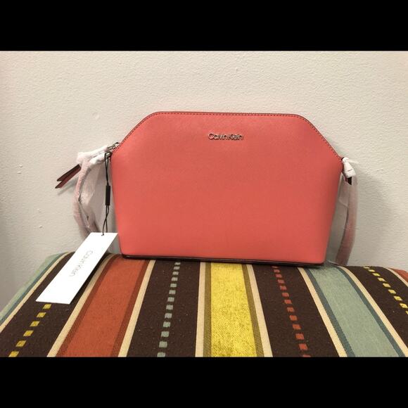 Calvin Klein Mercy signature crossbody - Picture 1 of 6